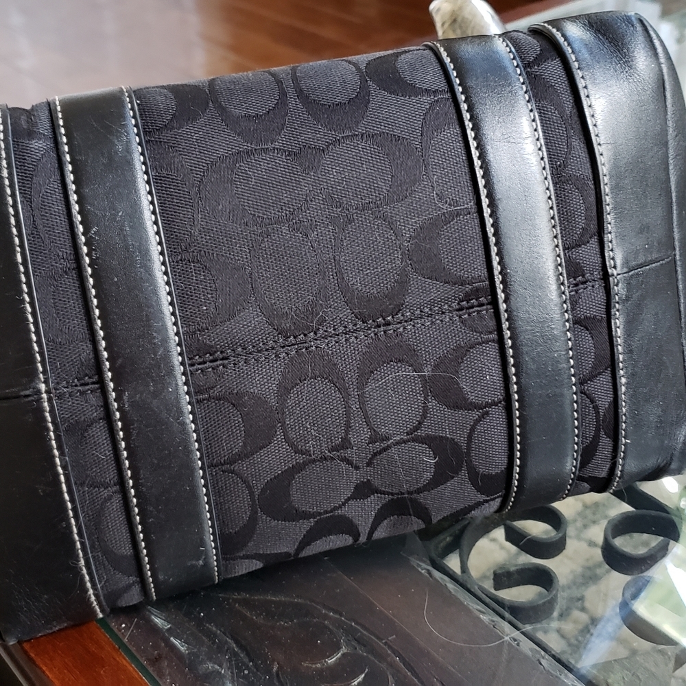 Coach black purse handbag zip closure - Picture 3 of 4